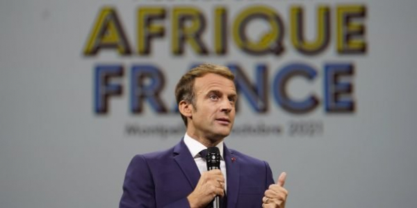Emmanuel Macron: En ce qui concerne la Côte d&#039;Ivoire...je ne suis pas membre du parti au pouvoir. On ne pouvait pas savoir que celui qui était désigné allait mourir..
